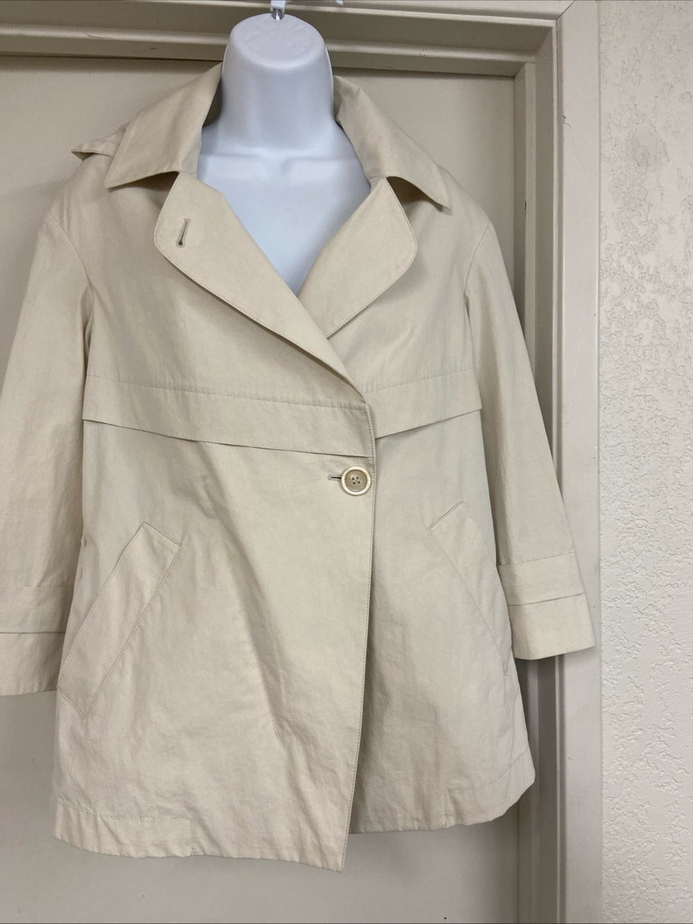 Brunello Cucinelli Cream Short Trench Coat